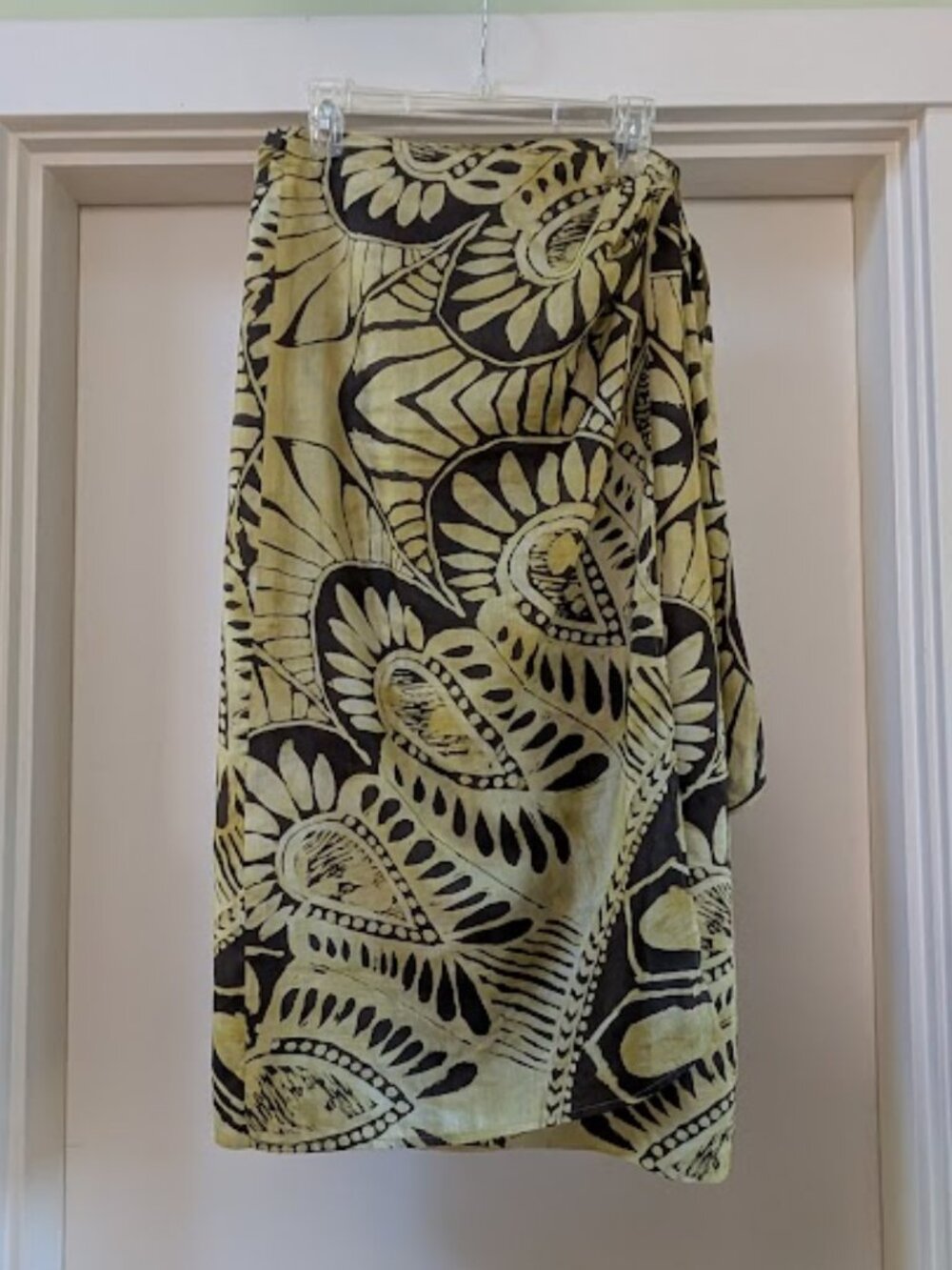 Lovely silk linen Talbots wraparound skirt in batik banana-leaf print sz 10